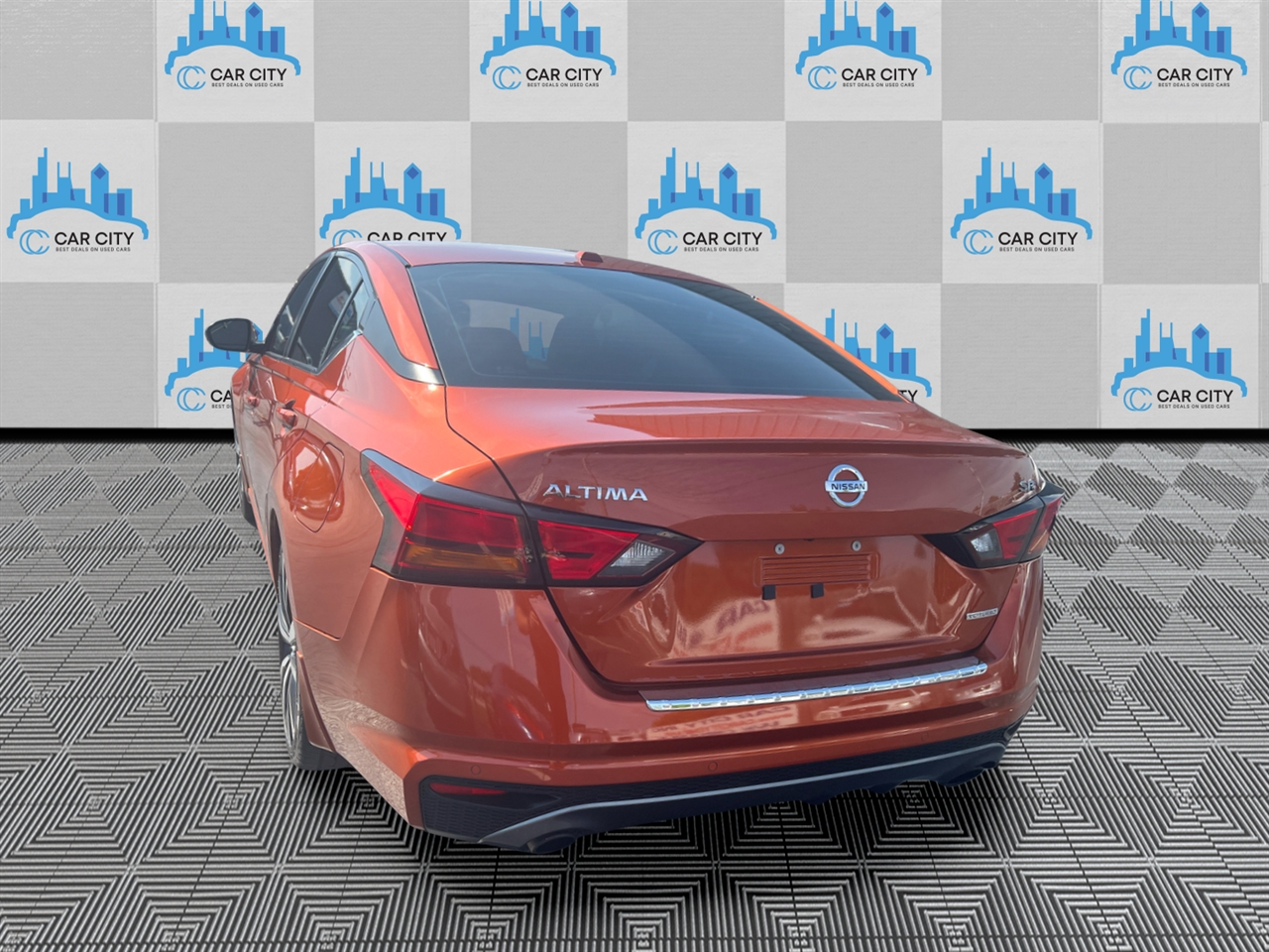 2022 Nissan Altima SR photo 19