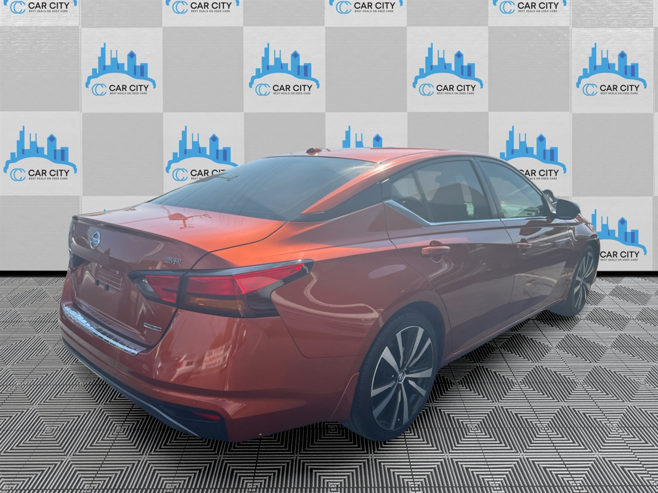 2022 Nissan Altima SR photo 22