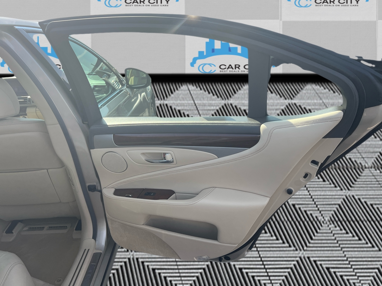 Lexus LS 460 Luxury Sedan AWD 2015