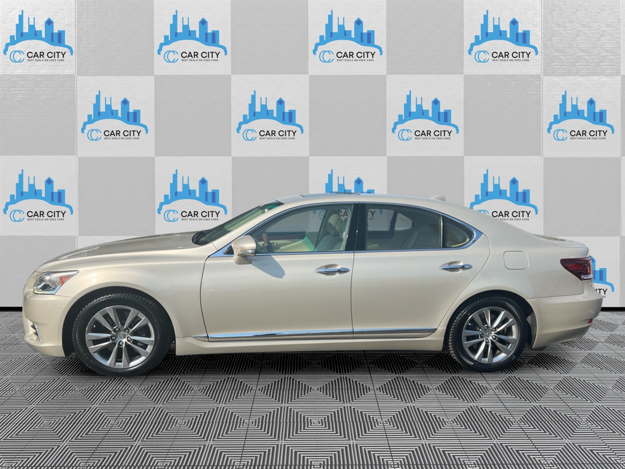 Lexus LS 460 Luxury Sedan AWD 2015