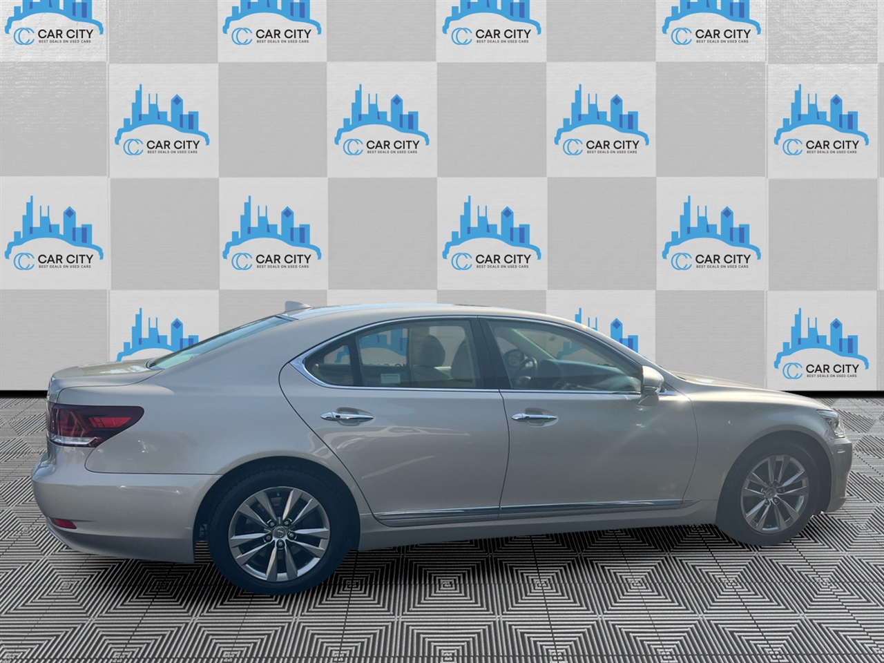 Lexus LS 460 Luxury Sedan AWD 2015