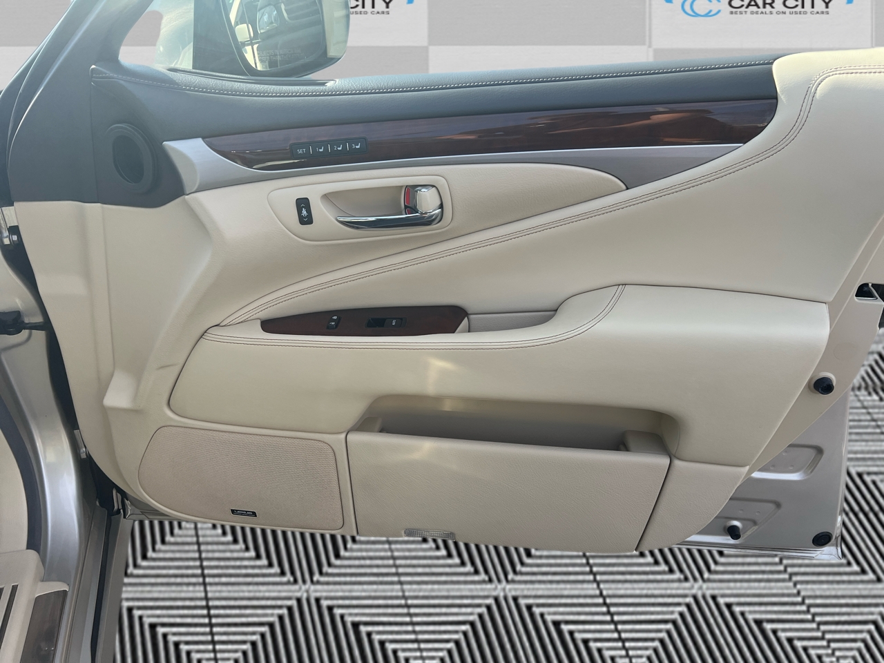 Lexus LS 460 Luxury Sedan AWD 2015