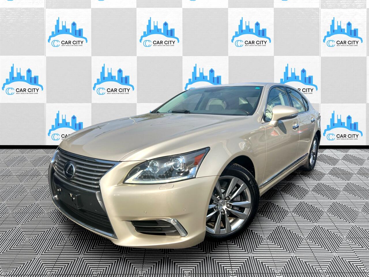 2015 Lexus LS's photo