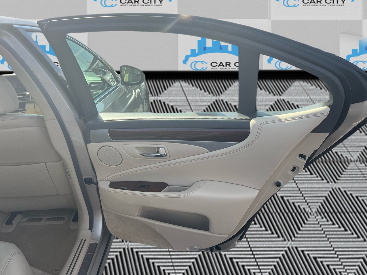 Lexus LS 460 Luxury Sedan AWD 2015