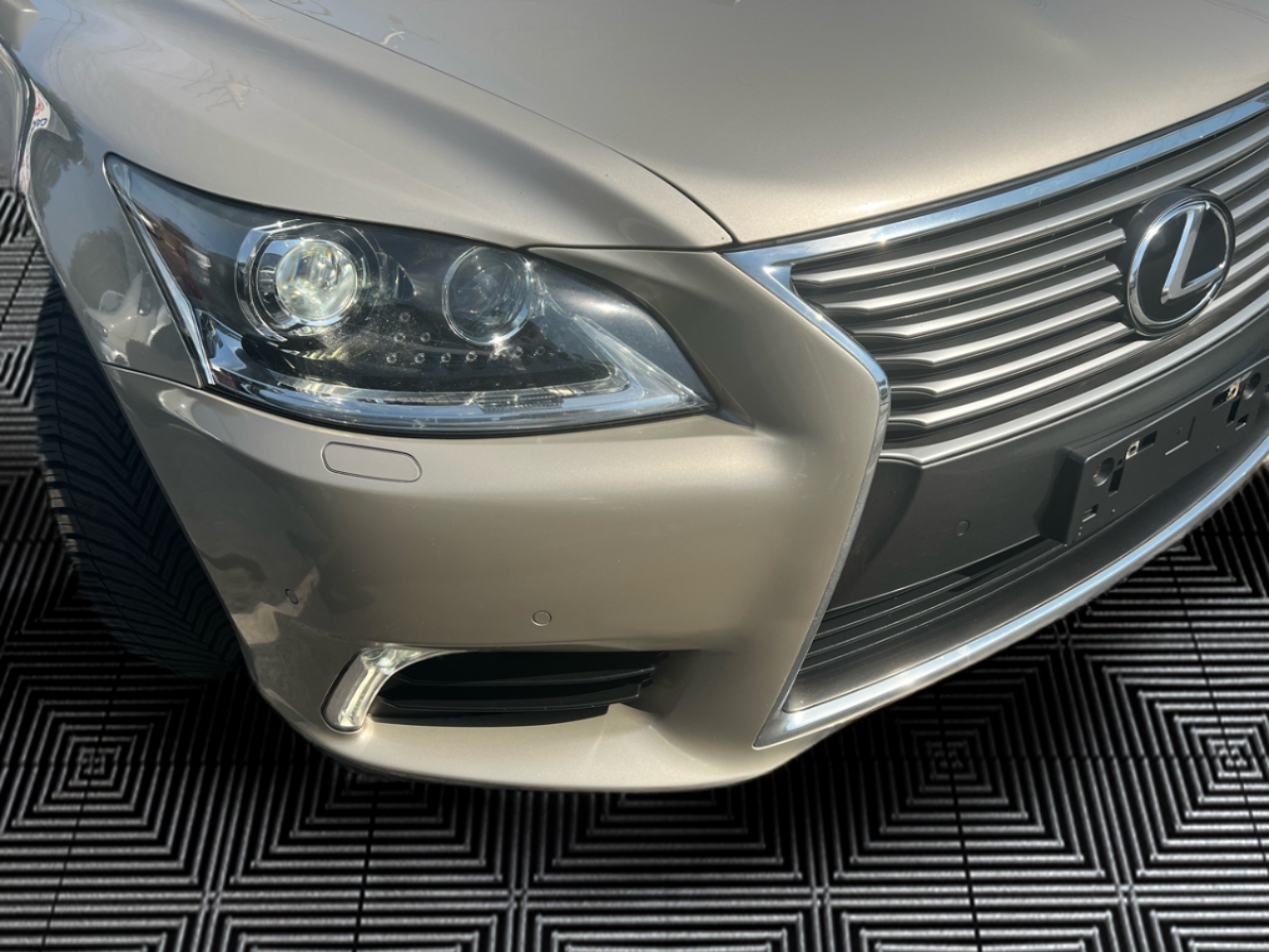 Lexus LS 460 Luxury Sedan AWD 2015