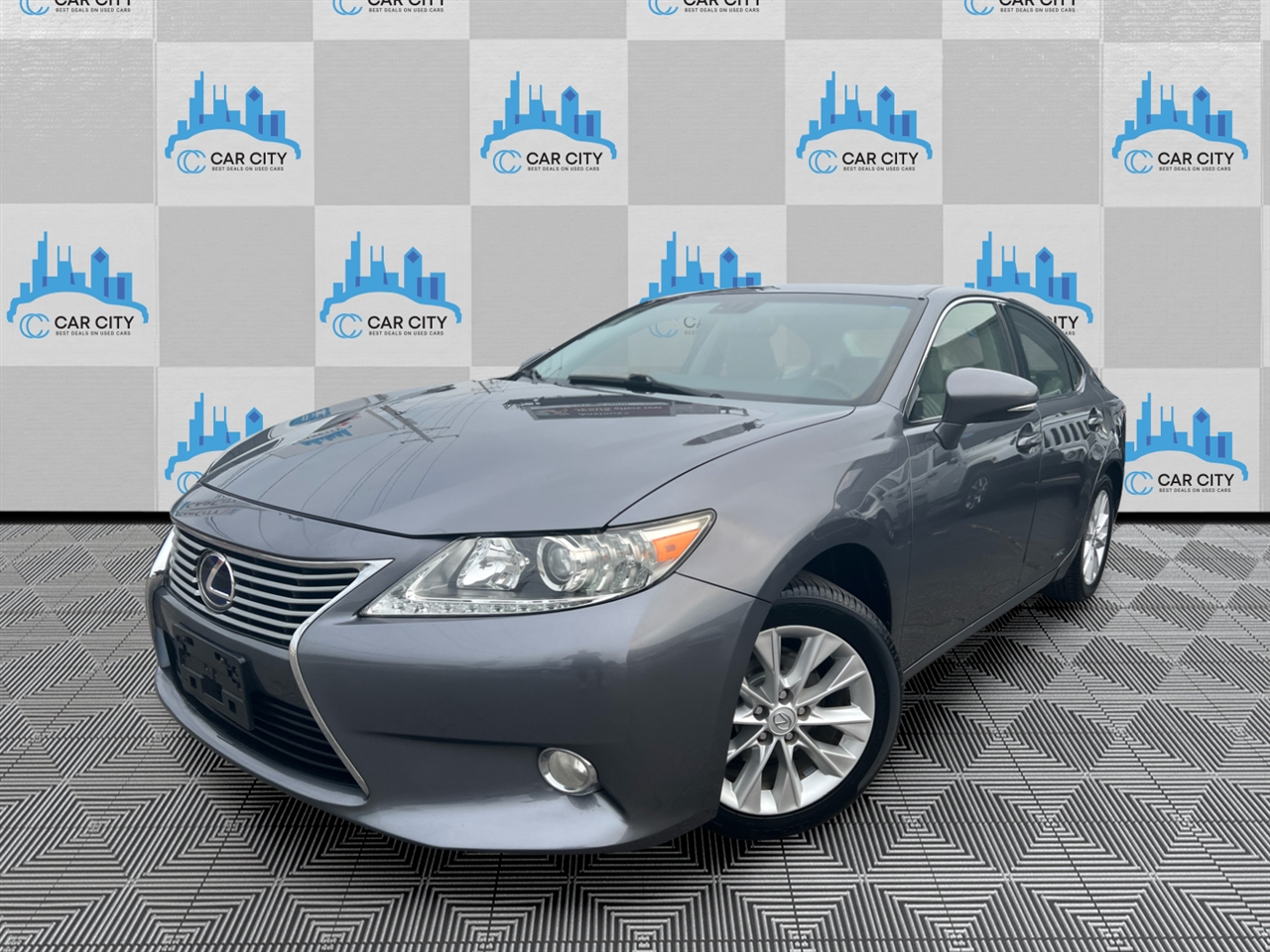 2014 Lexus ES 300h's photo