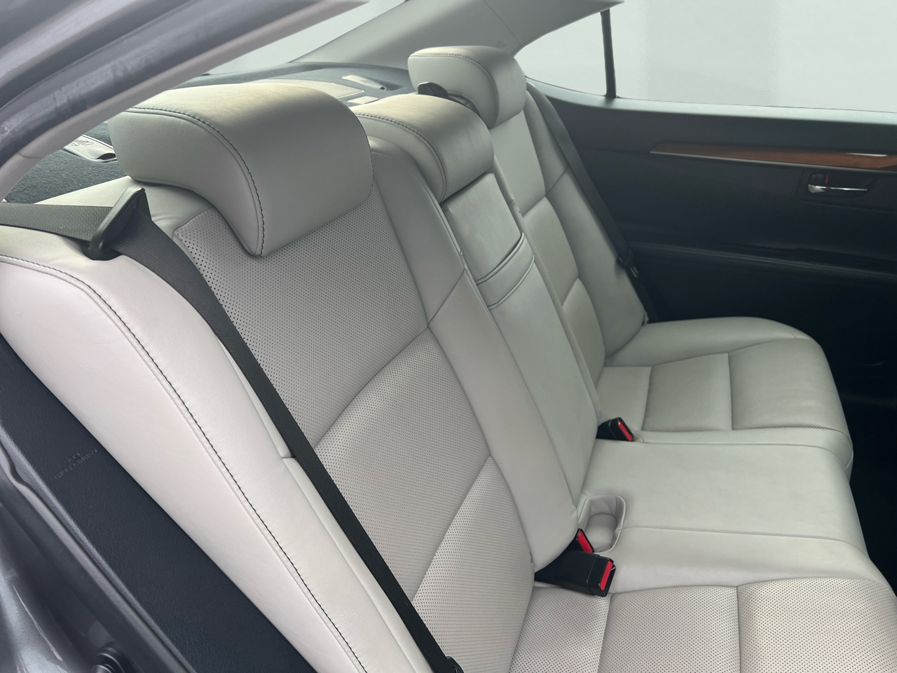 Lexus ES 300h 4dr Sdn Hybrid 2014