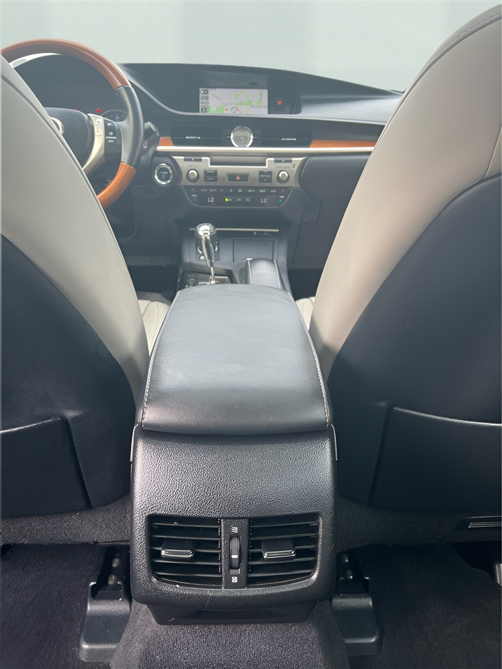 Lexus ES 300h 4dr Sdn Hybrid 2014