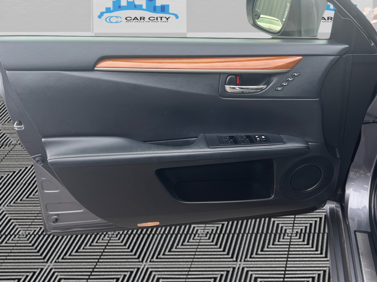 Lexus ES 300h 4dr Sdn Hybrid 2014