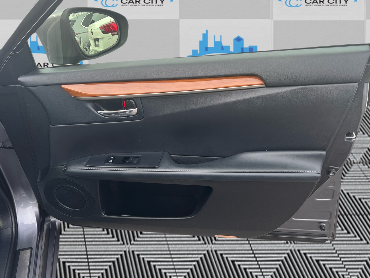 Lexus ES 300h 4dr Sdn Hybrid 2014