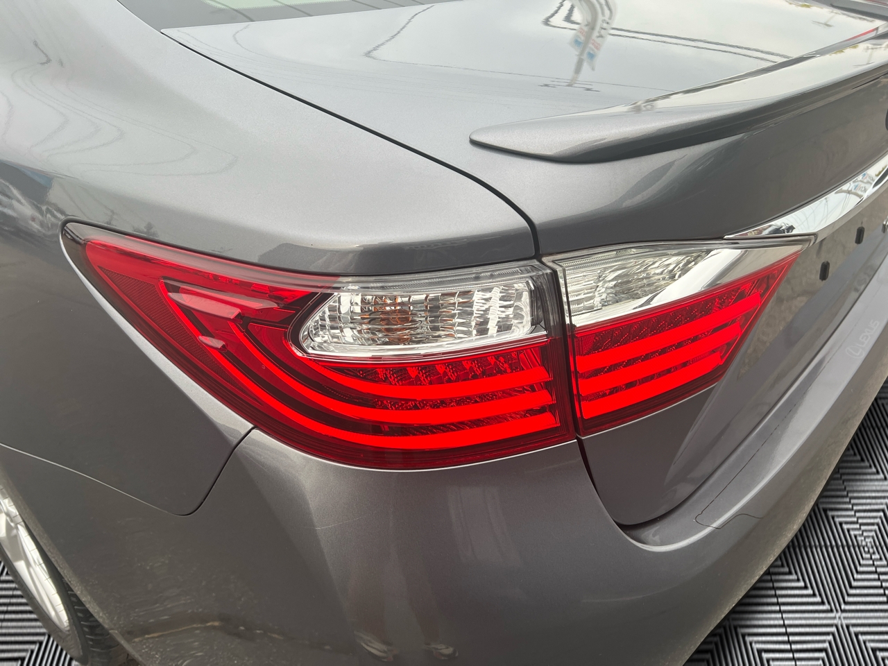 Lexus ES 300h 4dr Sdn Hybrid 2014