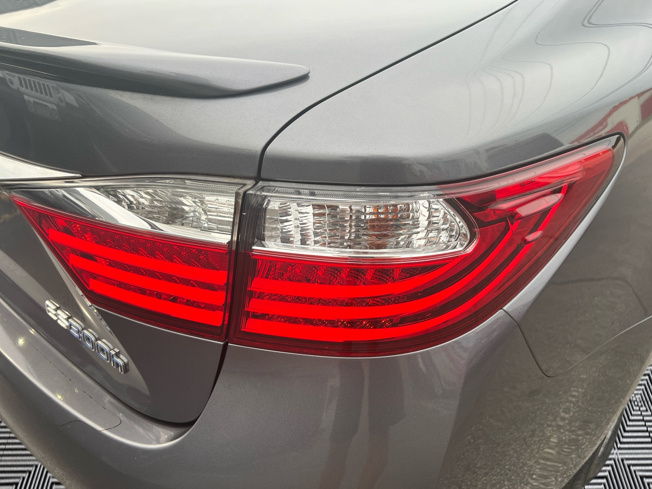 Lexus ES 300h 4dr Sdn Hybrid 2014