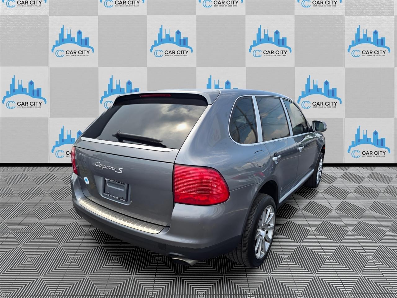 Porsche Cayenne S AWD 2004