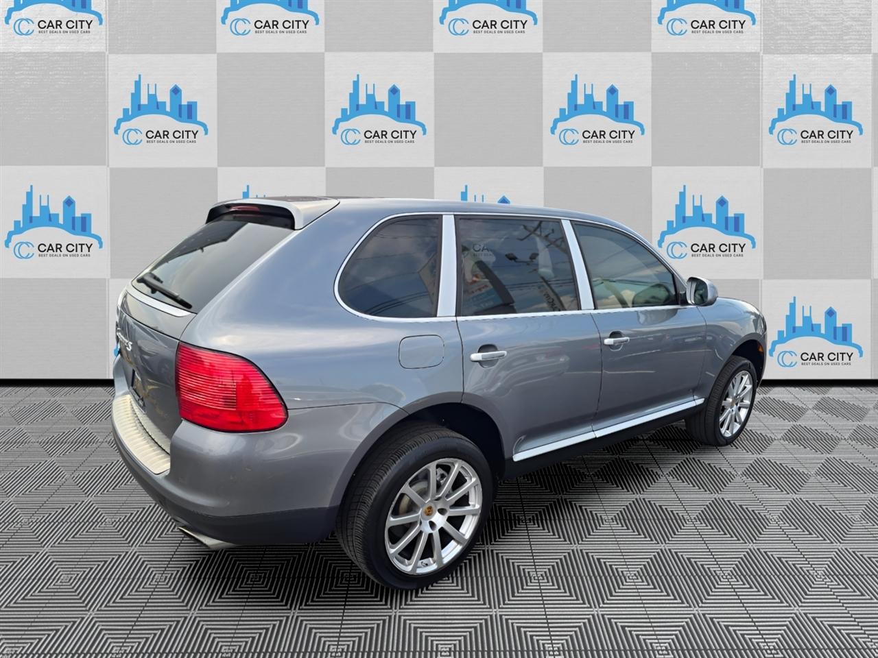 Porsche Cayenne S AWD 2004