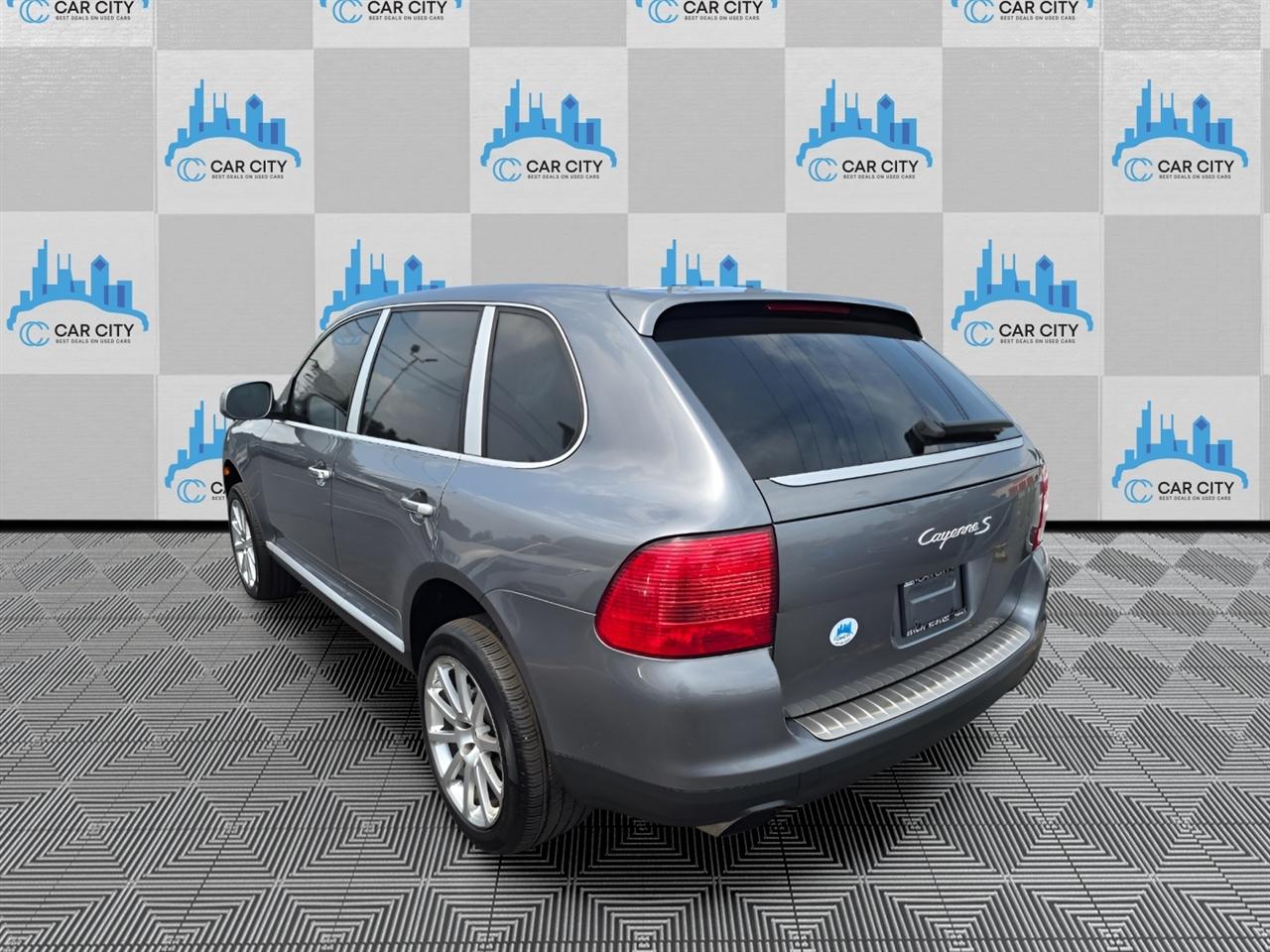 Porsche Cayenne S AWD 2004