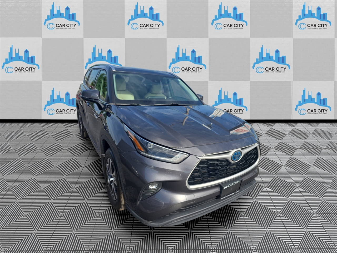 2021 Toyota Highlander Hybrid XLE photo 3