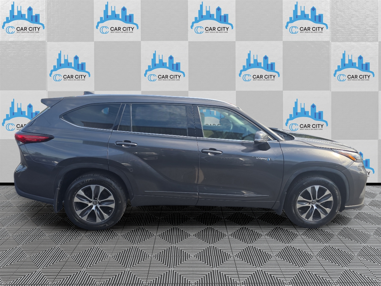 2021 Toyota Highlander Hybrid XLE photo 5
