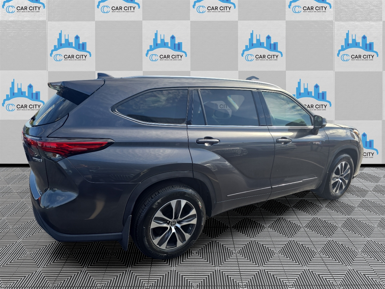 2021 Toyota Highlander Hybrid XLE photo 6