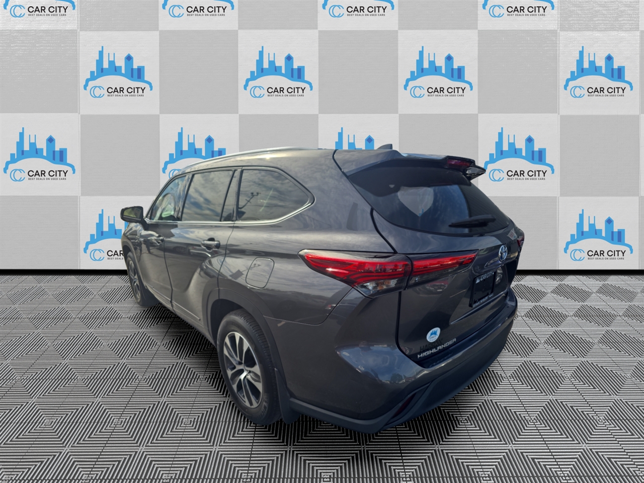 2021 Toyota Highlander Hybrid XLE photo 9
