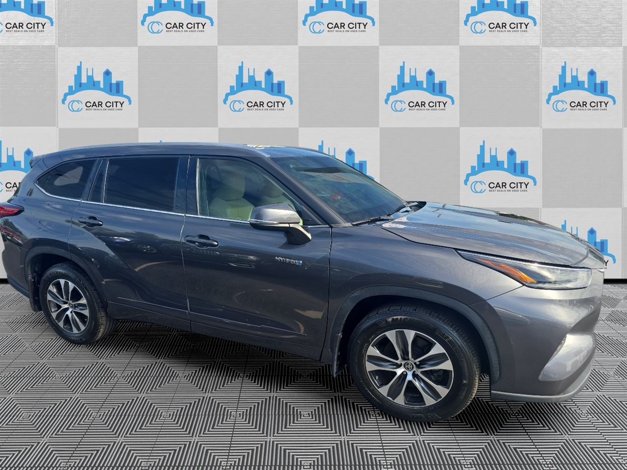 2021 Toyota Highlander Hybrid XLE photo 24