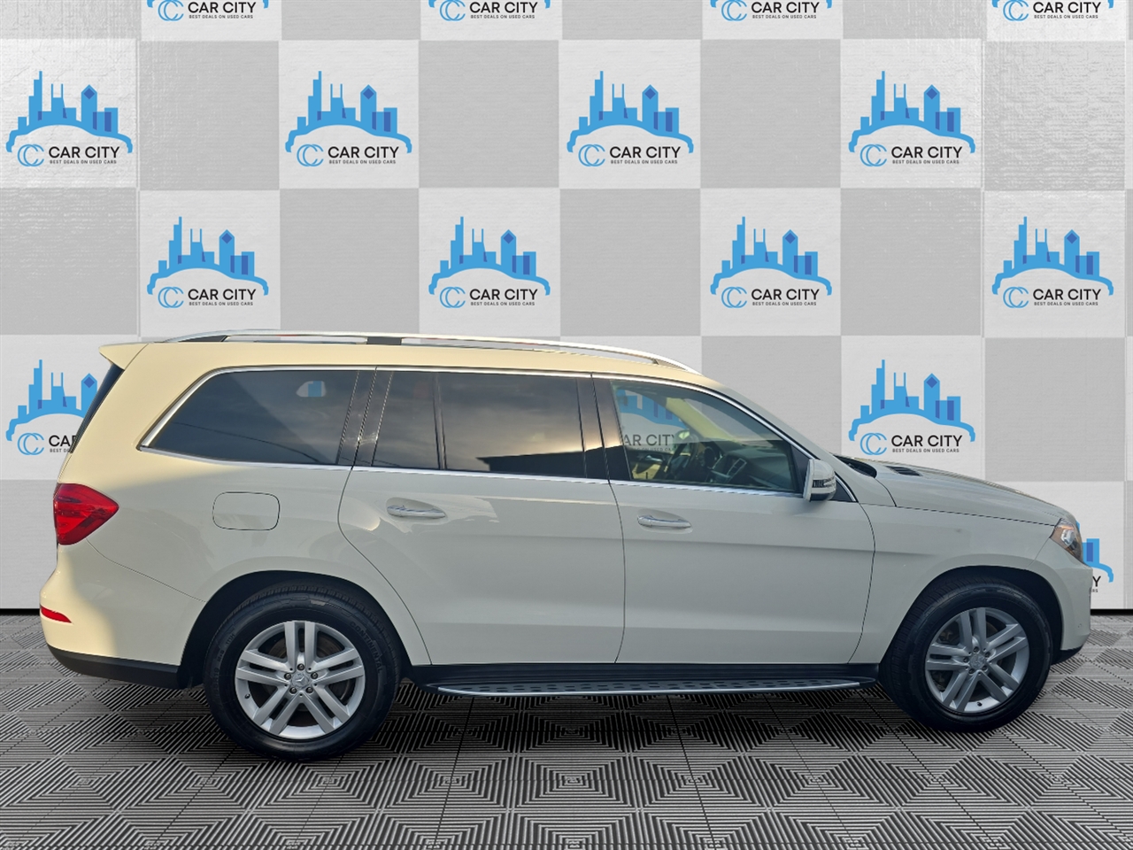 2013 Mercedes Benz GL 450 photo 23