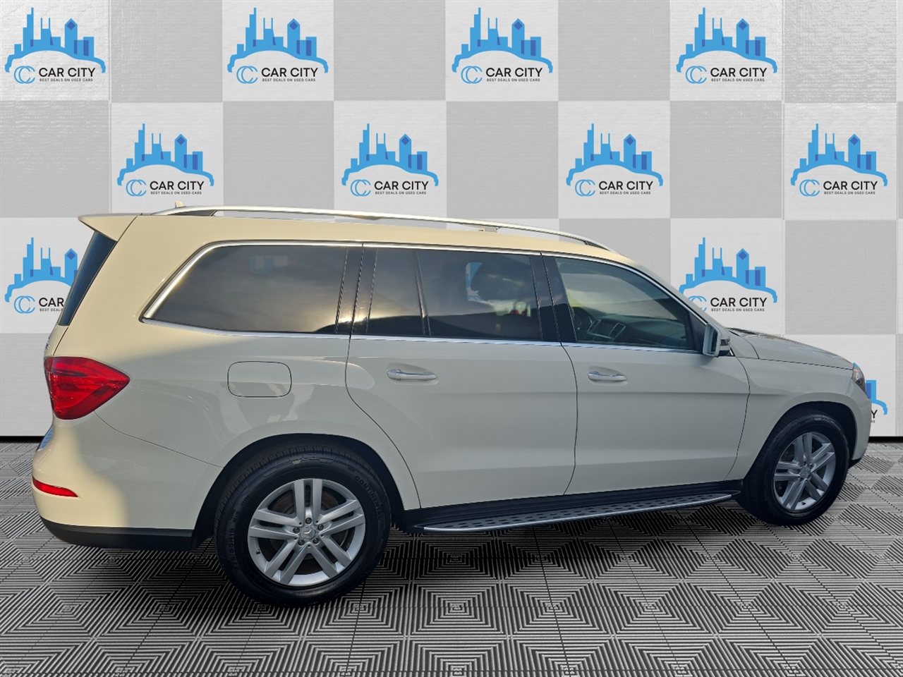2013 Mercedes Benz GL 450 photo 24