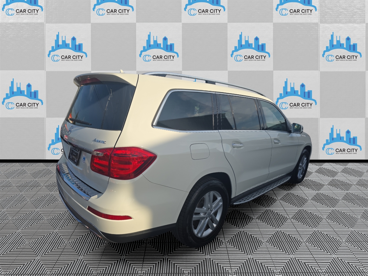 2013 Mercedes Benz GL 450 photo 25