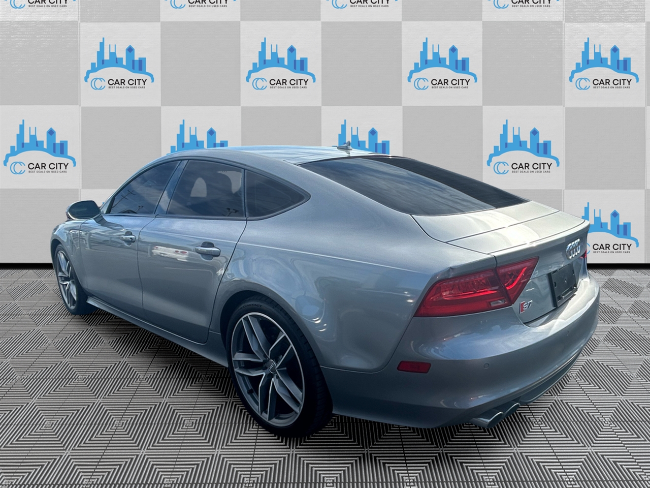 2015 Audi S7 Prestige photo 2