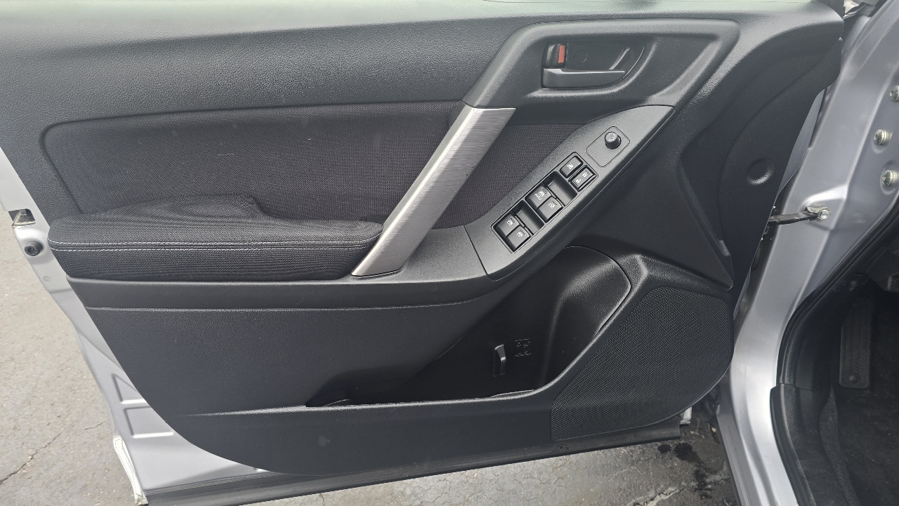 2014 Subaru Forester 2.5i Premium photo 19