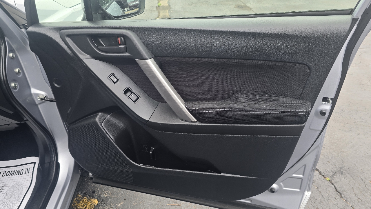 2014 Subaru Forester 2.5i Premium photo 27
