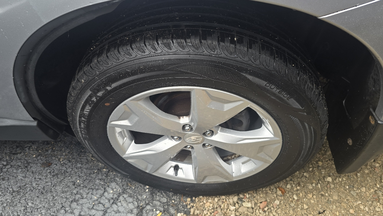 2014 Subaru Forester 2.5i Premium photo 35