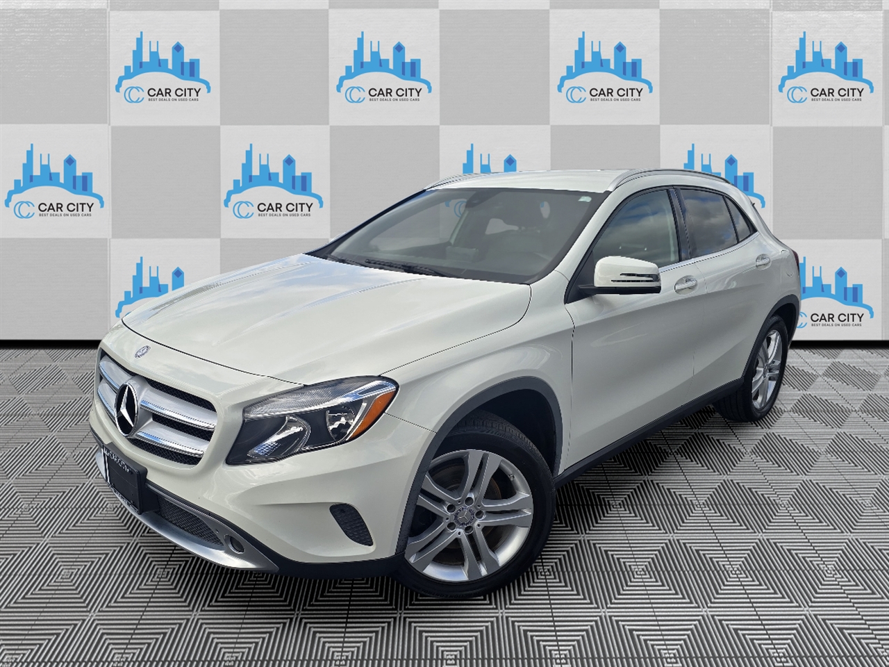 2016 Mercedes-Benz GLA-Class GLA250's photo