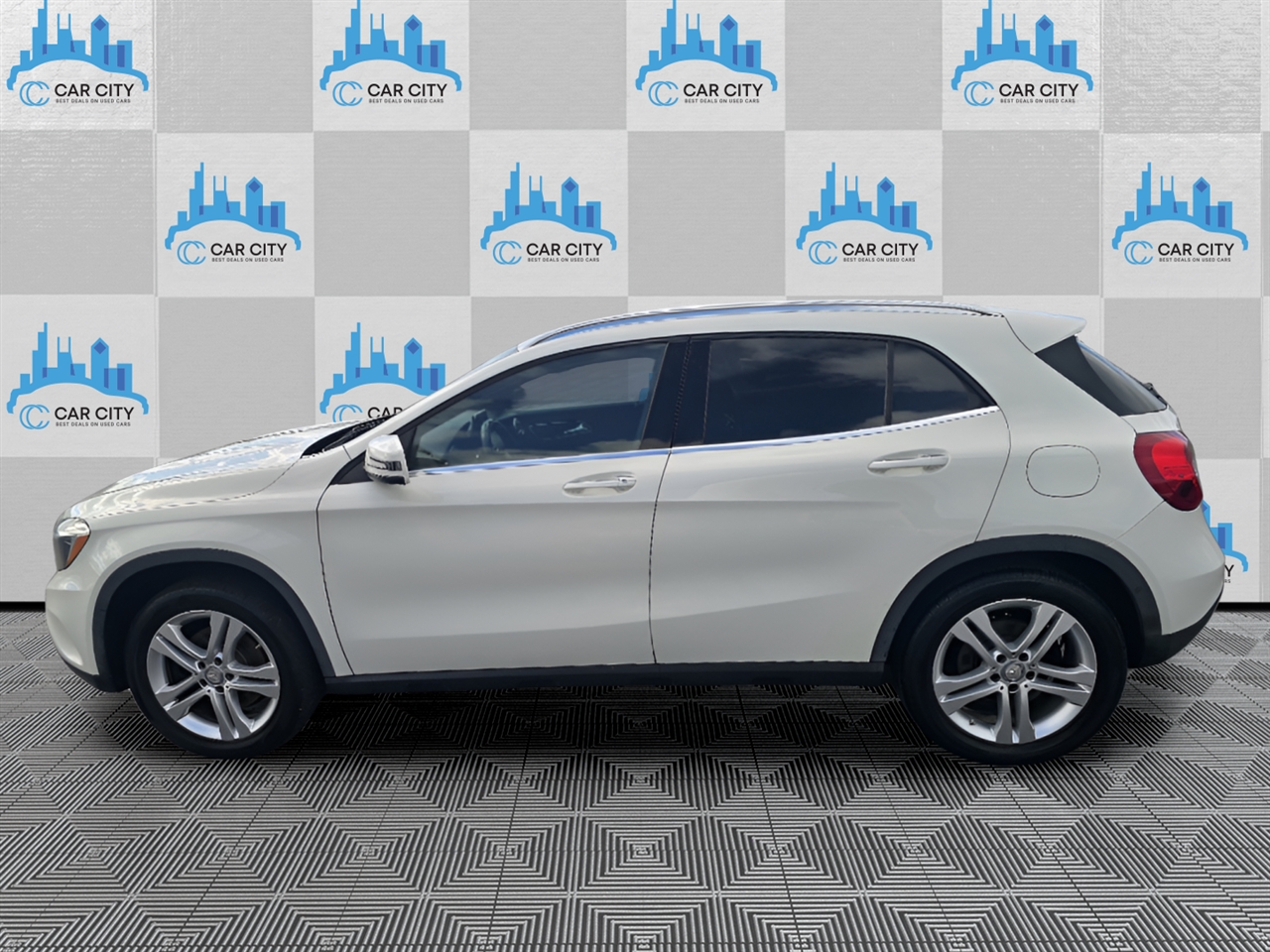 Mercedes-Benz GLA-Class GLA250 4MATIC 2016