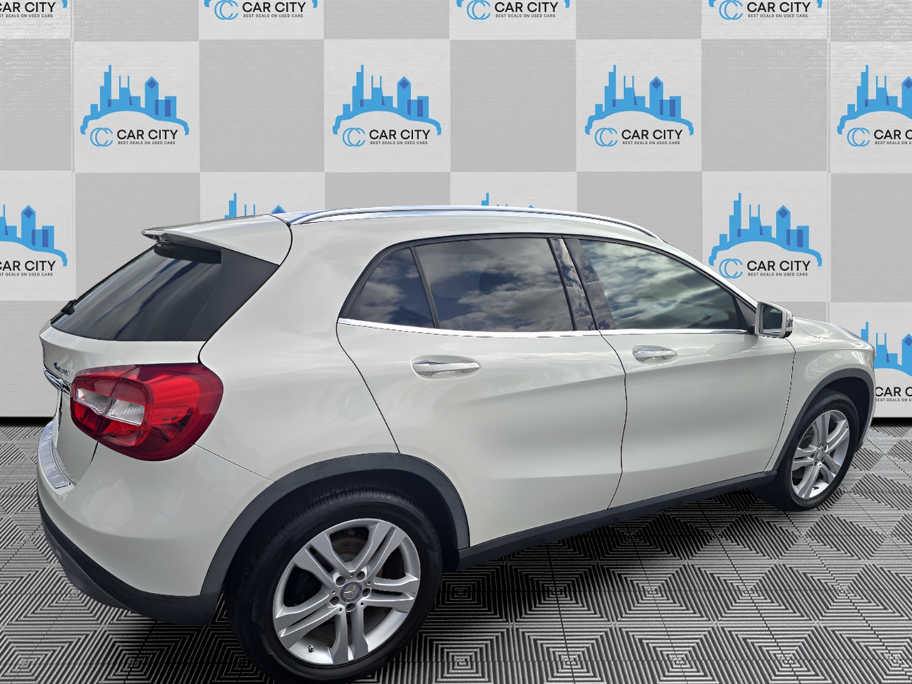 Mercedes-Benz GLA-Class GLA250 4MATIC 2016
