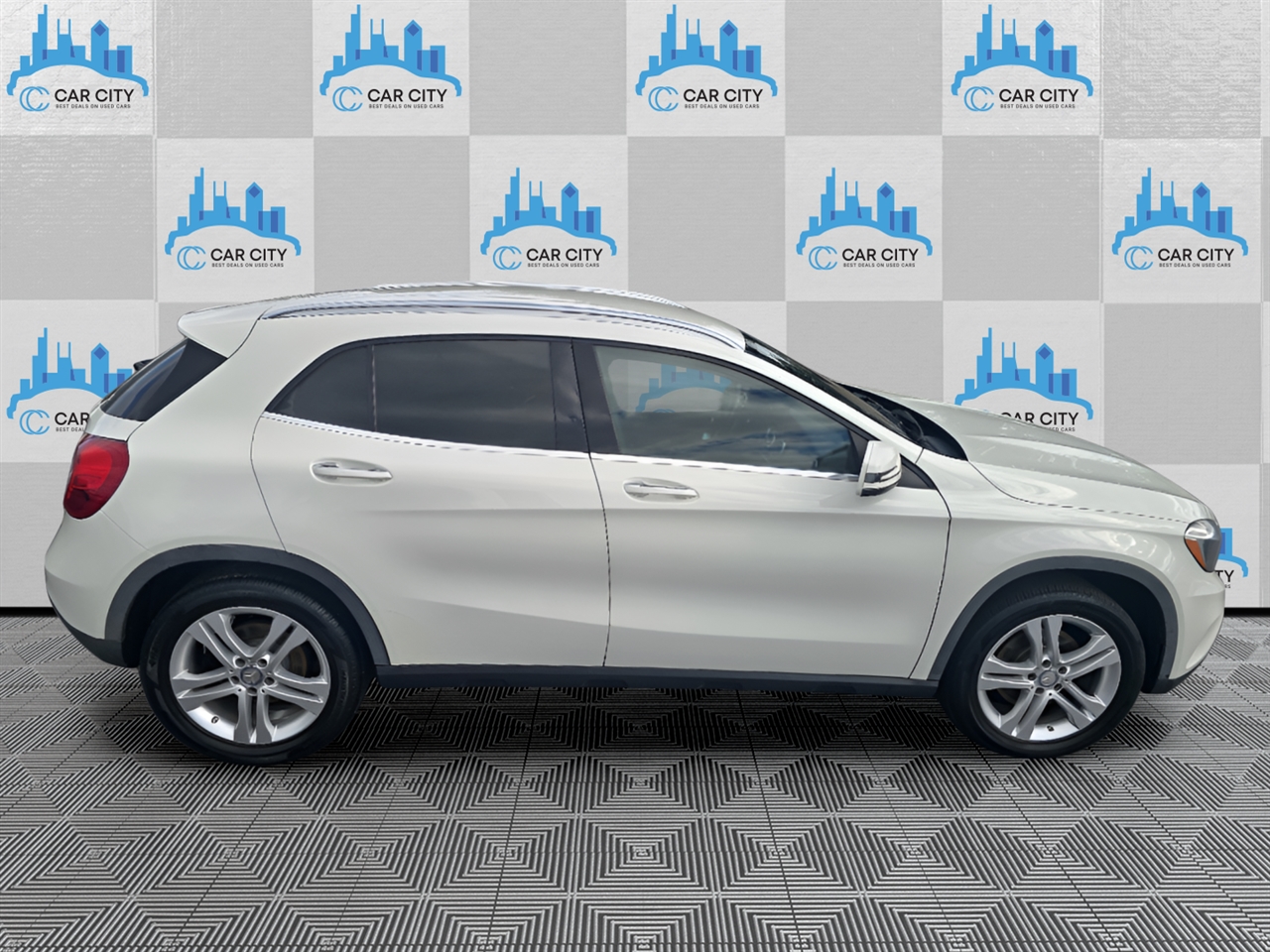 Mercedes-Benz GLA-Class GLA250 4MATIC 2016
