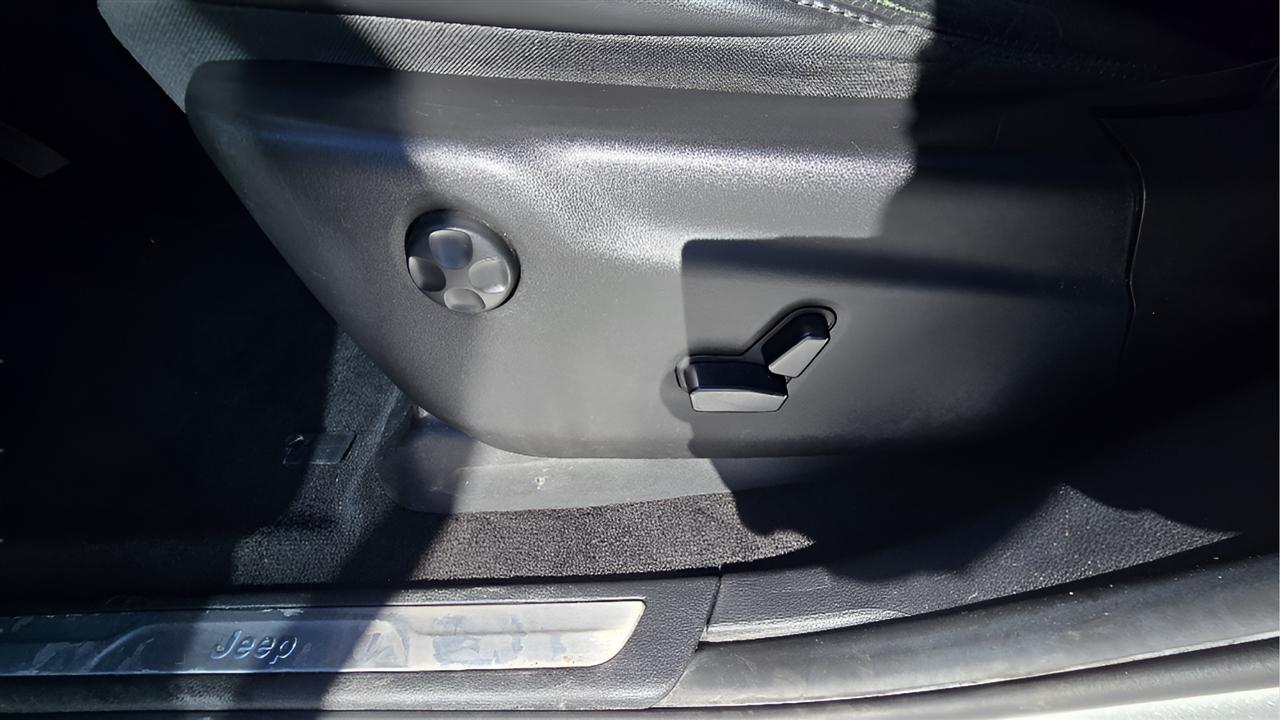 Jeep Grand Cherokee Limited 4WD 2012