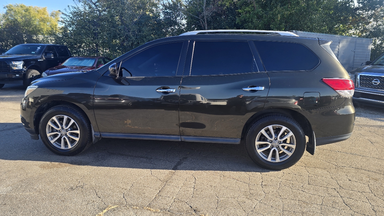 Nissan Pathfinder SV 4WD 2015