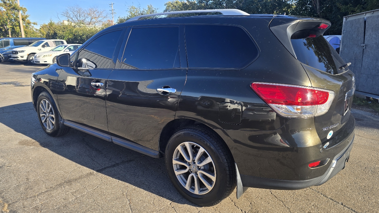 Nissan Pathfinder SV 4WD 2015