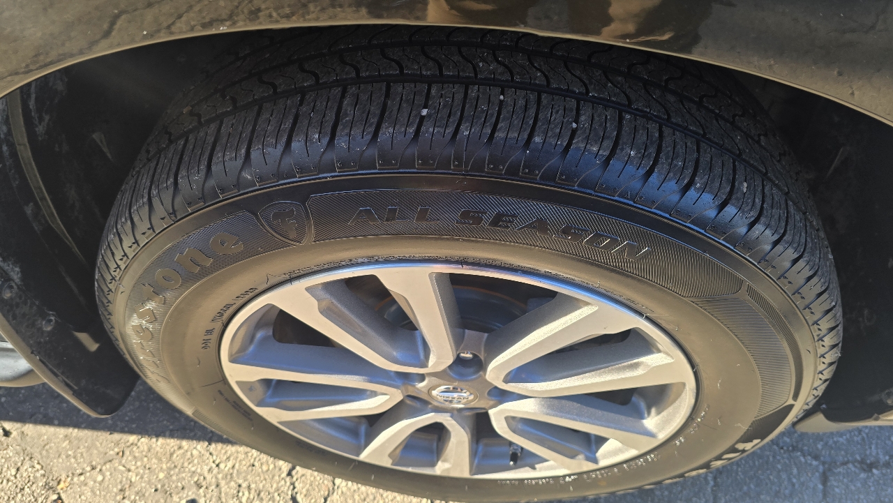 Nissan Pathfinder SV 4WD 2015