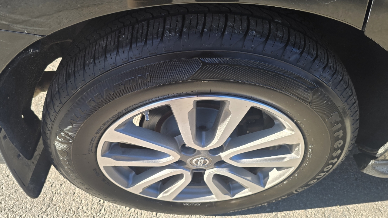 Nissan Pathfinder SV 4WD 2015