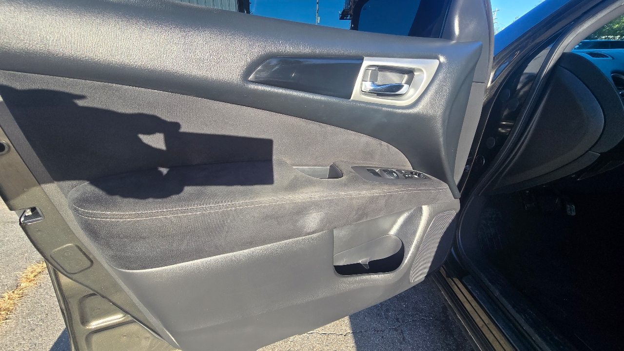 Nissan Pathfinder SV 4WD 2015