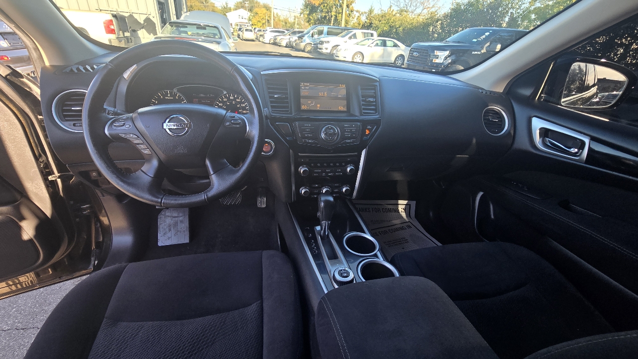 Nissan Pathfinder SV 4WD 2015