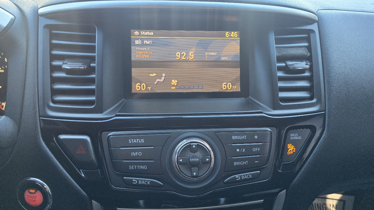Nissan Pathfinder SV 4WD 2015