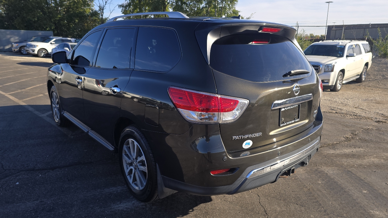 Nissan Pathfinder SV 4WD 2015
