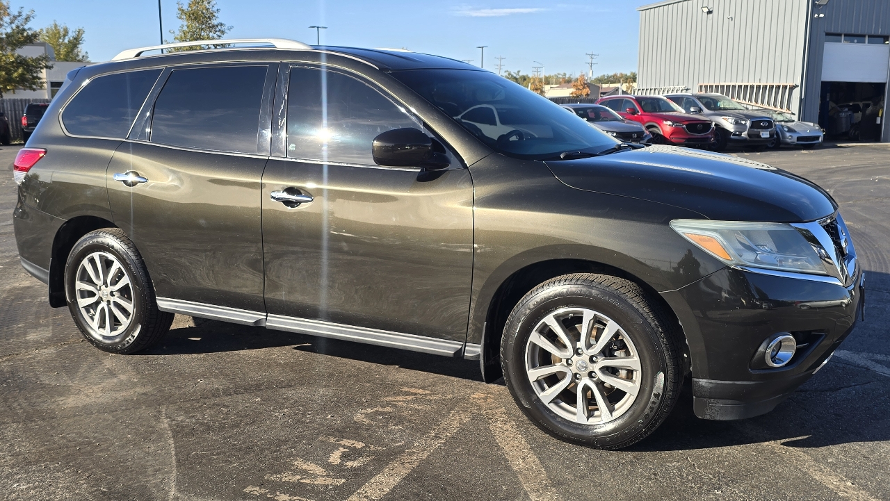 Nissan Pathfinder SV 4WD 2015