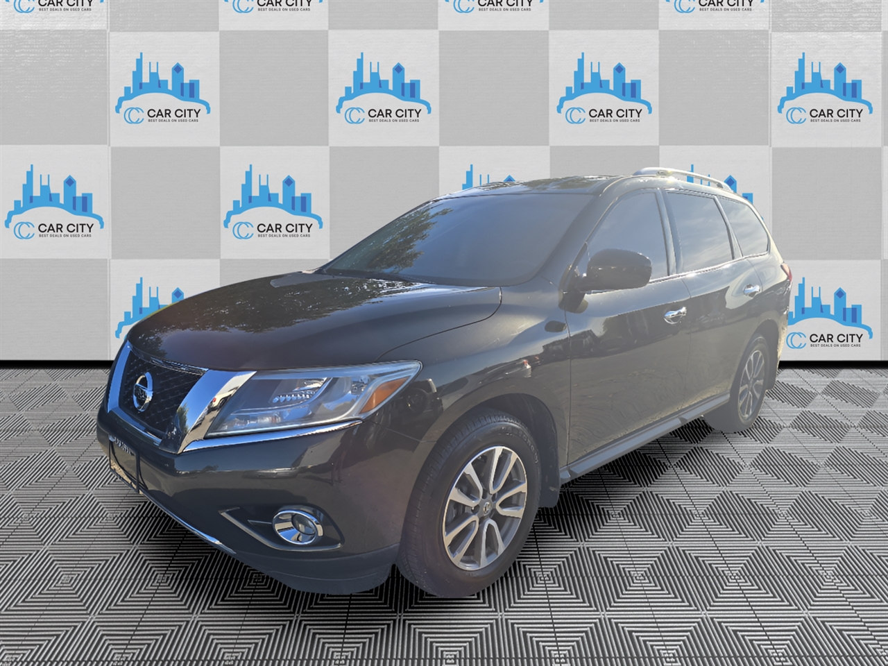 Nissan Pathfinder SV 4WD 2015