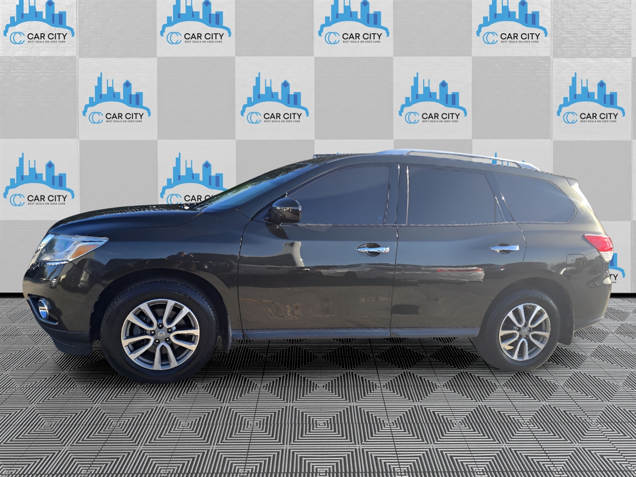 Nissan Pathfinder SV 4WD 2015