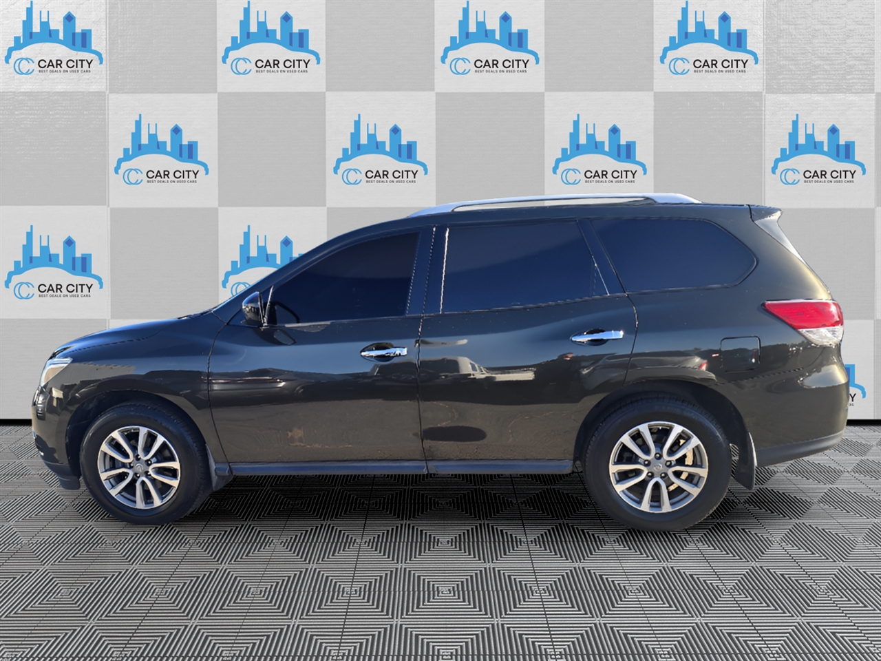 Nissan Pathfinder SV 4WD 2015
