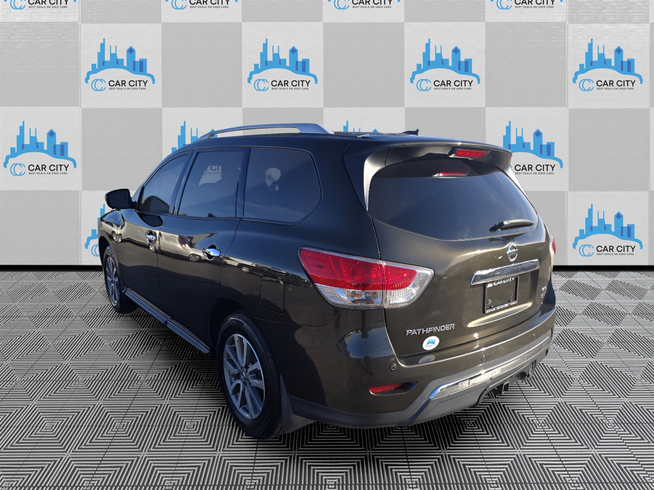 Nissan Pathfinder SV 4WD 2015