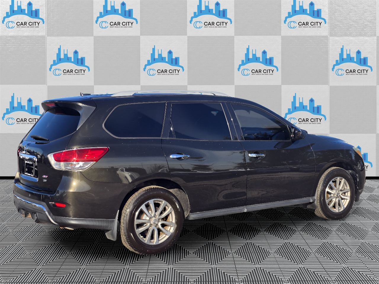 Nissan Pathfinder SV 4WD 2015